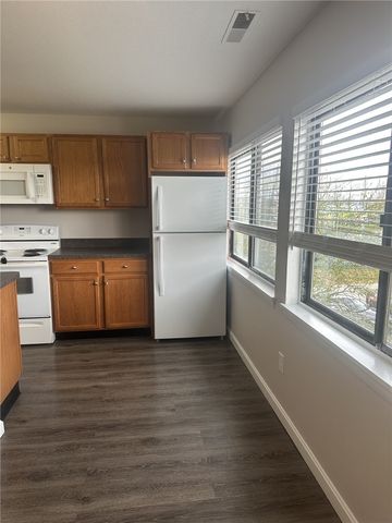 3 Admiralty Drive B-5, Middletown, RI 02842