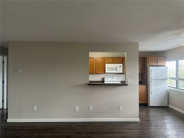 3 Admiralty Drive B-5, Middletown, RI 02842