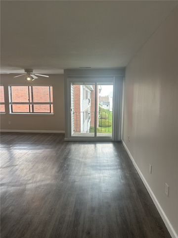 3 Admiralty Drive B-5, Middletown, RI 02842