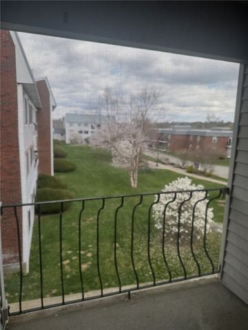 3 Admiralty Drive B-5, Middletown, RI 02842