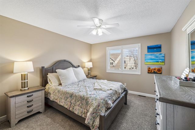 811 Burr Oaks Drive 1106, West Des Moines, IA 50266