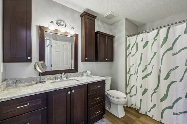 811 Burr Oaks Drive 1106, West Des Moines, IA 50266