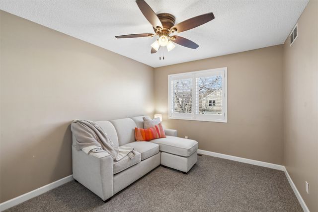 811 Burr Oaks Drive 1106, West Des Moines, IA 50266