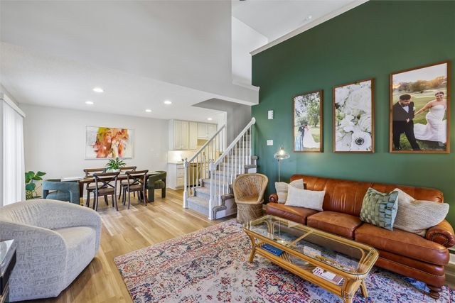 811 Burr Oaks Drive 1106, West Des Moines, IA 50266