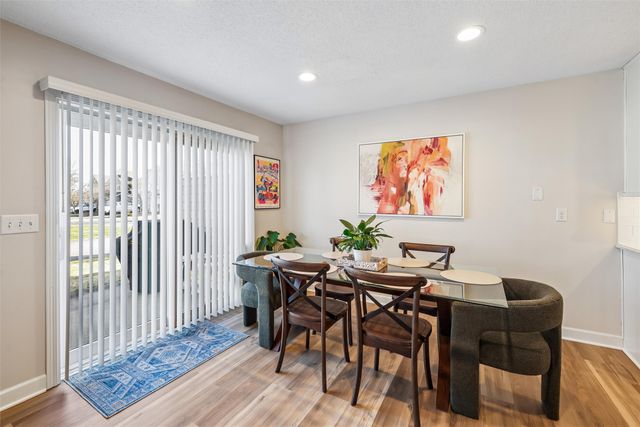 811 Burr Oaks Drive 1106, West Des Moines, IA 50266