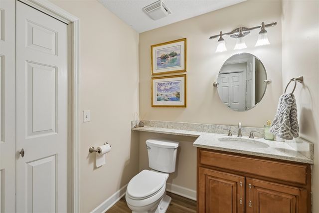 811 Burr Oaks Drive 1106, West Des Moines, IA 50266