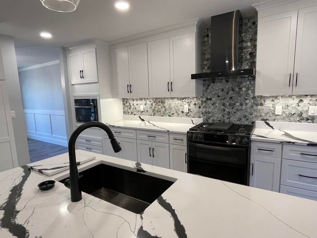 25 Indian Rock Road, Bedford, NH 03110