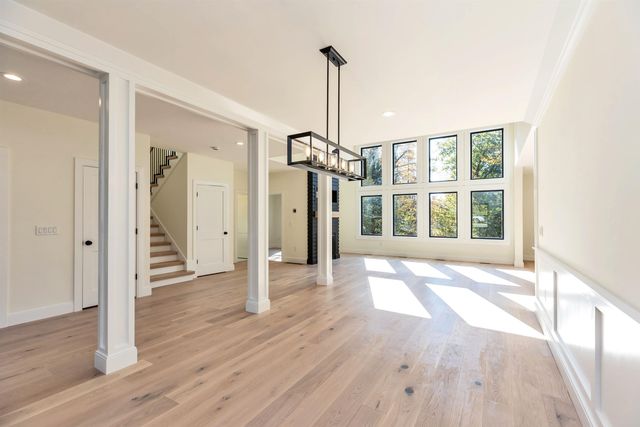 25 Indian Rock Road, Bedford, NH 03110