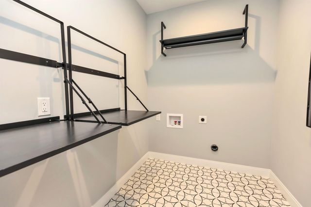 25 Indian Rock Road, Bedford, NH 03110