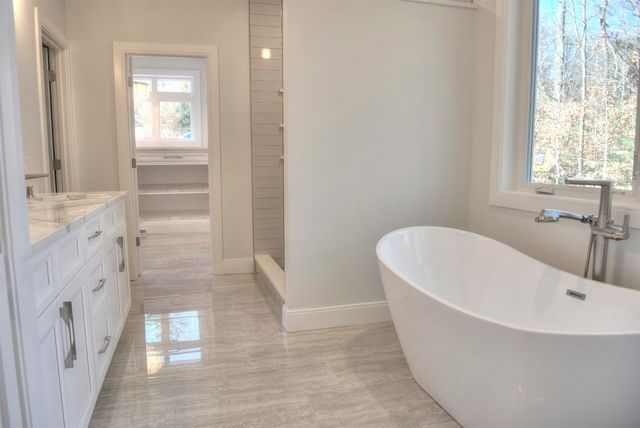 25 Indian Rock Road, Bedford, NH 03110