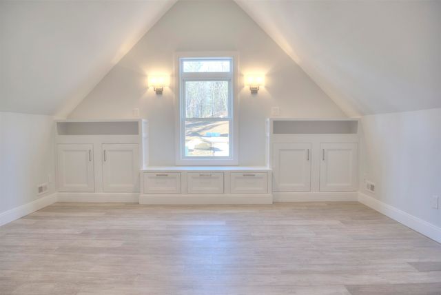 25 Indian Rock Road, Bedford, NH 03110