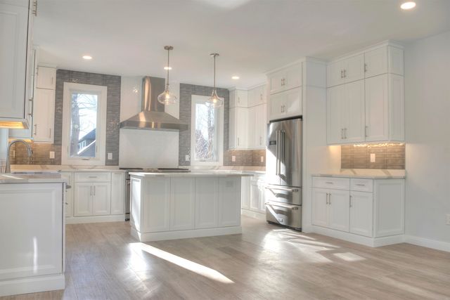 25 Indian Rock Road, Bedford, NH 03110