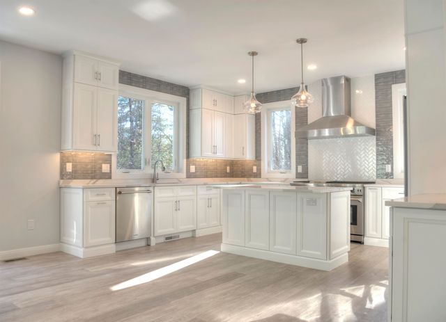 25 Indian Rock Road, Bedford, NH 03110