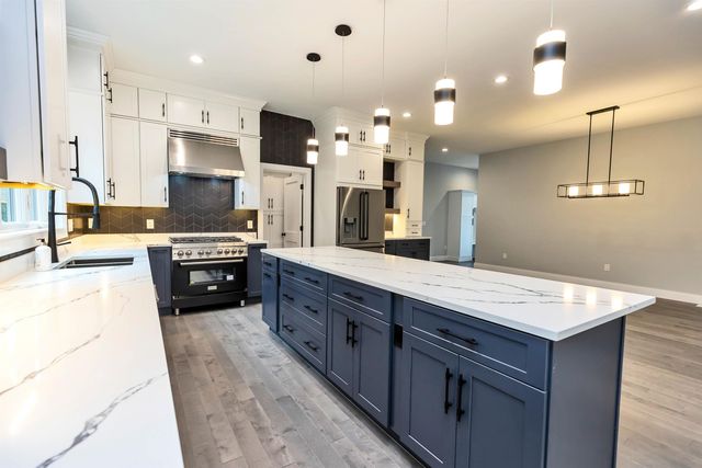 25 Indian Rock Road, Bedford, NH 03110
