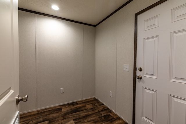 1352 Hilltop Dr, Robinson Twp, PA 15019