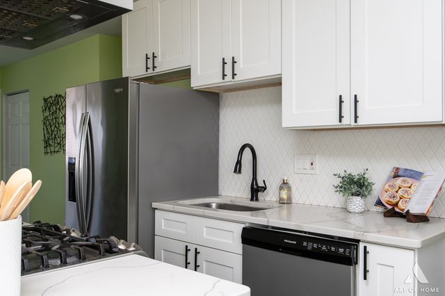 703 Yates Avenue, Romeoville, IL 60446