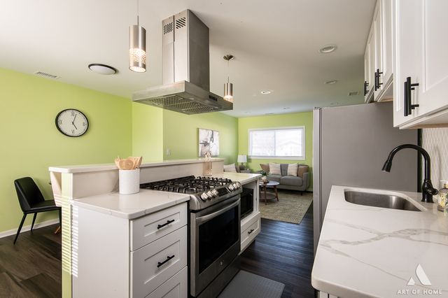 703 Yates Avenue, Romeoville, IL 60446