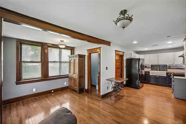 2124 Drake Park Avenue, Des Moines, IA 50311