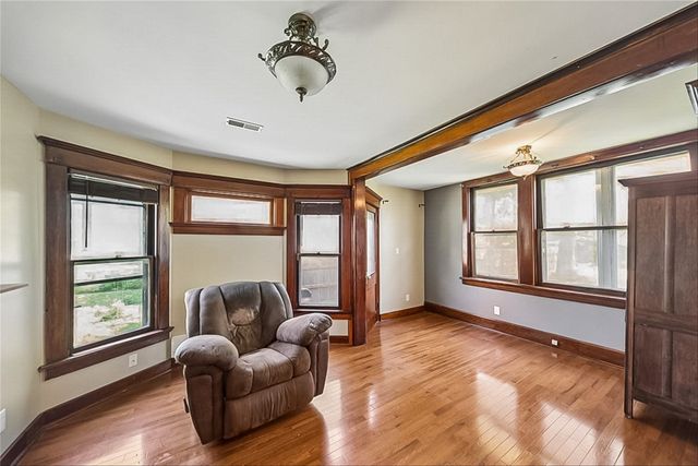 2124 Drake Park Avenue, Des Moines, IA 50311