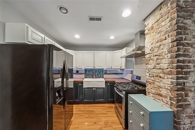 2124 Drake Park Avenue, Des Moines, IA 50311