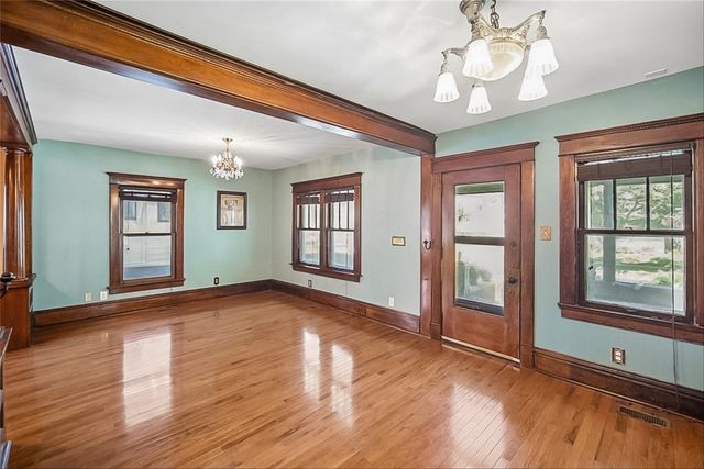 2124 Drake Park Avenue, Des Moines, IA 50311