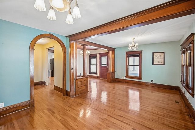 2124 Drake Park Avenue, Des Moines, IA 50311