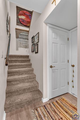 2900 SW Arrowhead RD, Topeka, KS 66614