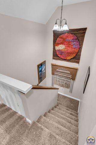 2900 SW Arrowhead RD, Topeka, KS 66614