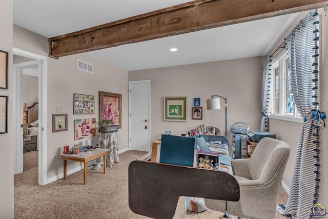 2900 SW Arrowhead RD, Topeka, KS 66614