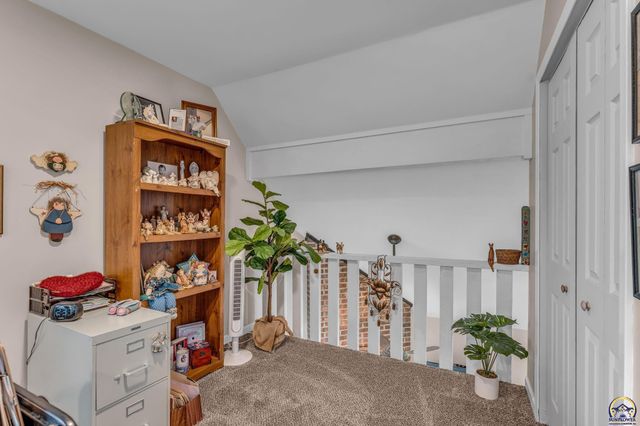 2900 SW Arrowhead RD, Topeka, KS 66614