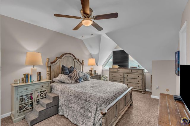 2900 SW Arrowhead RD, Topeka, KS 66614