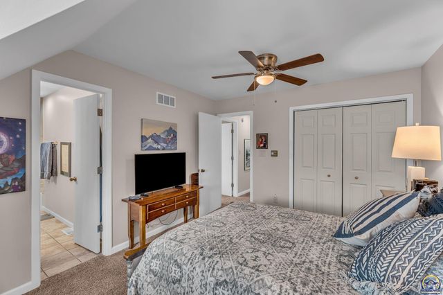 2900 SW Arrowhead RD, Topeka, KS 66614