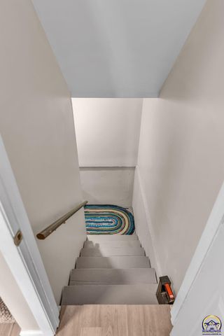 2900 SW Arrowhead RD, Topeka, KS 66614