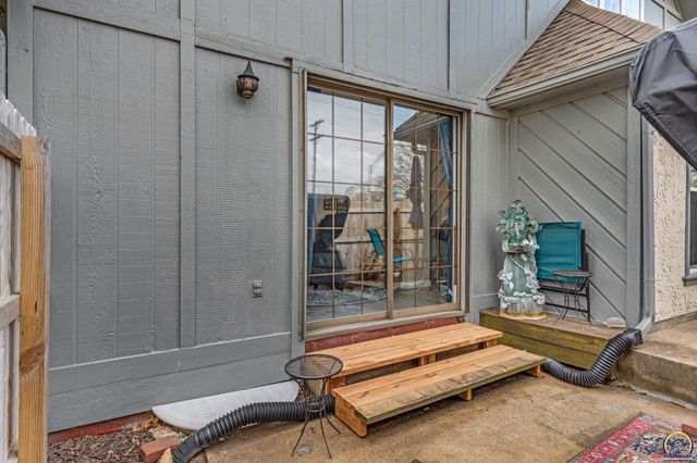 2900 SW Arrowhead RD, Topeka, KS 66614