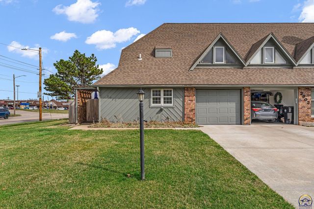 2900 SW Arrowhead RD, Topeka, KS 66614