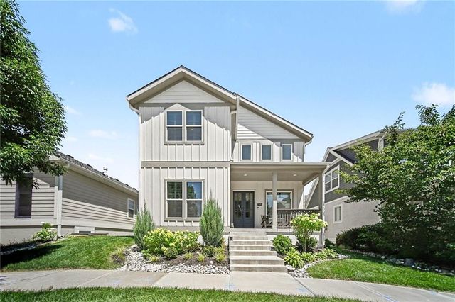 8806 NE 81ST Terrace, Kansas City, MO 64158