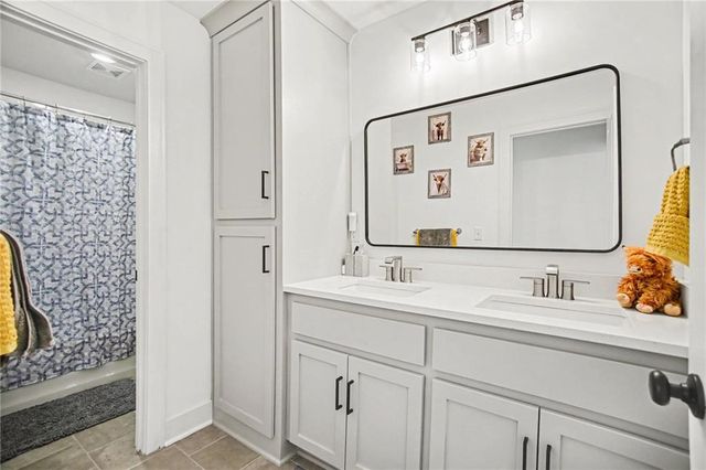 8806 NE 81ST Terrace, Kansas City, MO 64158