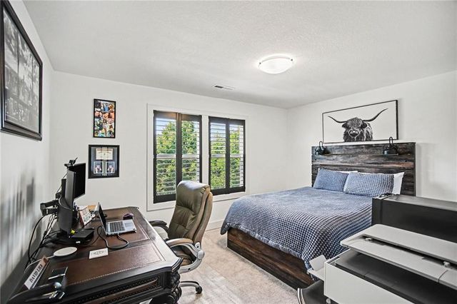 8806 NE 81ST Terrace, Kansas City, MO 64158