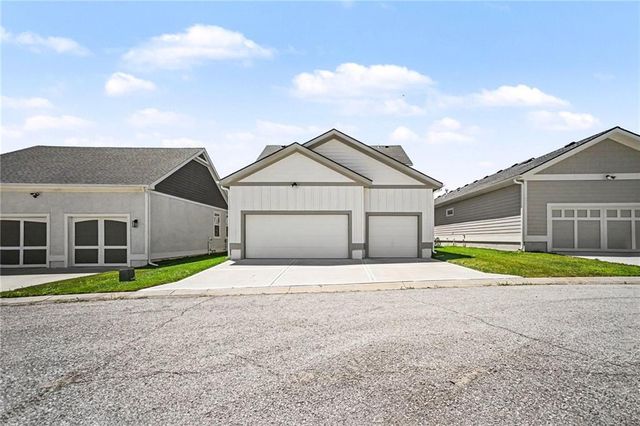 8806 NE 81ST Terrace, Kansas City, MO 64158