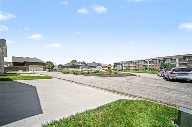 8806 NE 81ST Terrace, Kansas City, MO 64158