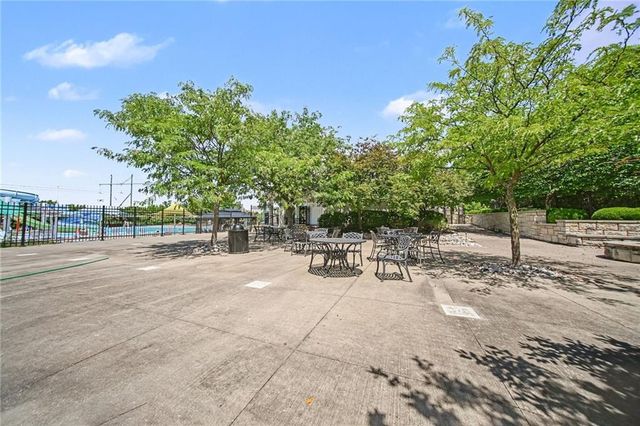 8806 NE 81ST Terrace, Kansas City, MO 64158