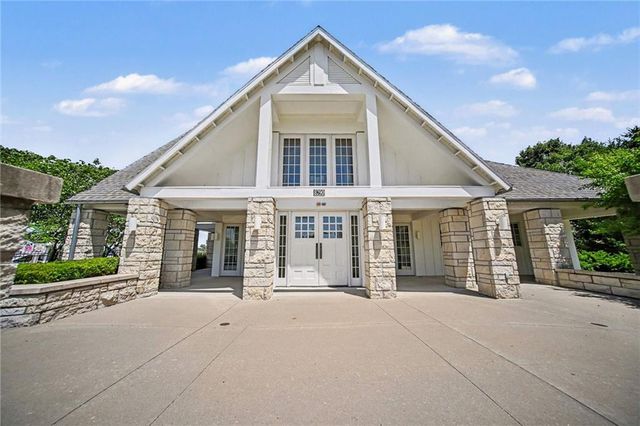 8806 NE 81ST Terrace, Kansas City, MO 64158