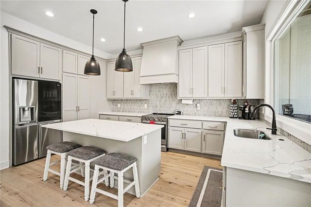8806 NE 81ST Terrace, Kansas City, MO 64158