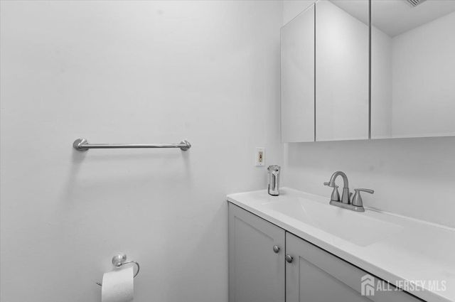 133 Keswick Drive, Piscataway, NJ 08854