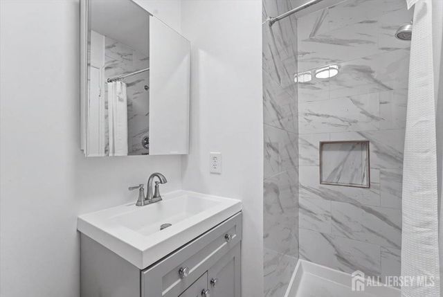 133 Keswick Drive, Piscataway, NJ 08854