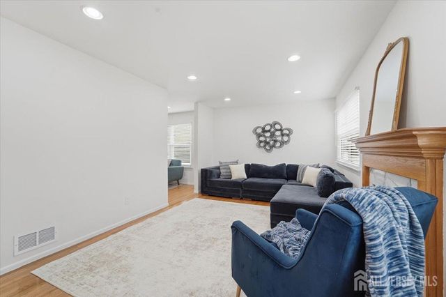 133 Keswick Drive, Piscataway, NJ 08854