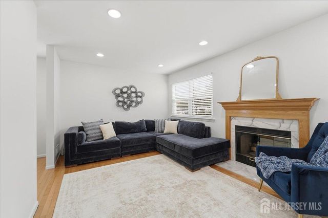 133 Keswick Drive, Piscataway, NJ 08854