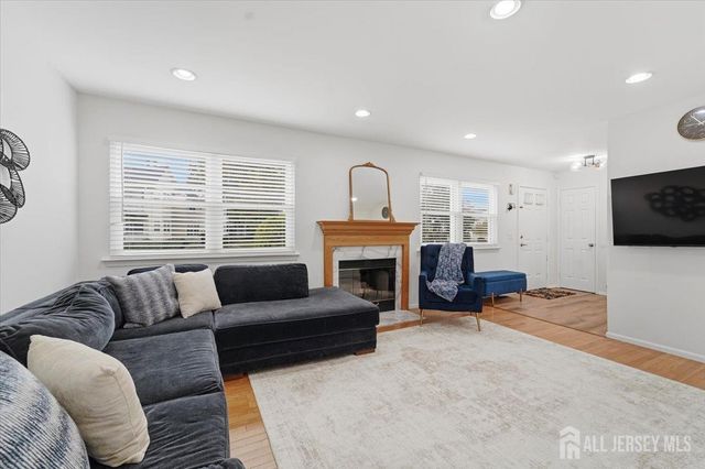 133 Keswick Drive, Piscataway, NJ 08854