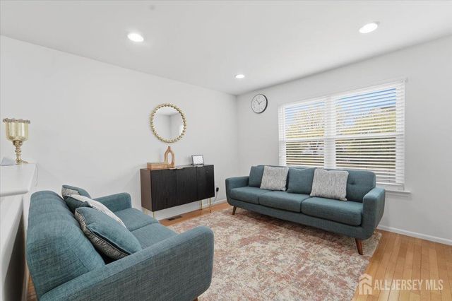 133 Keswick Drive, Piscataway, NJ 08854