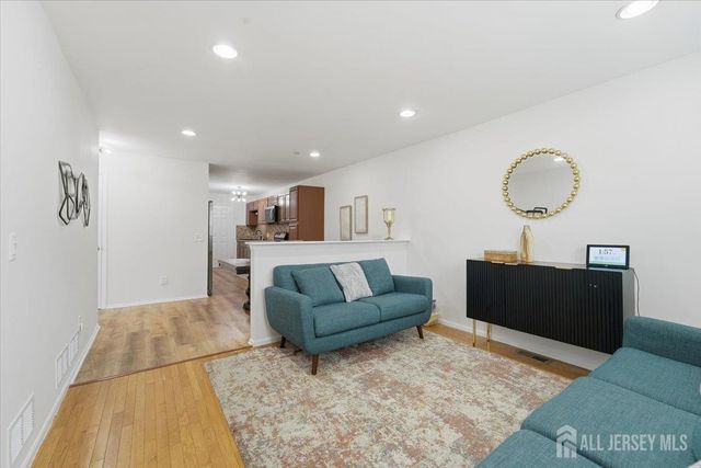 133 Keswick Drive, Piscataway, NJ 08854